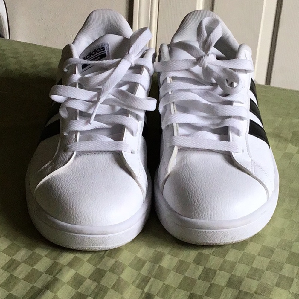 Adidas Woman’s Cloudfoam advantage stripe shoes